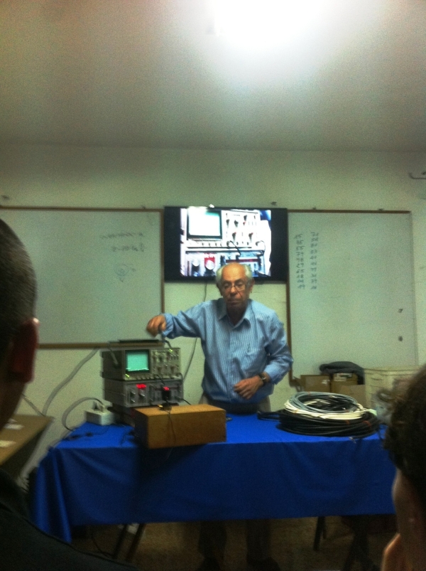 Foto representativa del evento: Charla Coaxiales Tony Villano CX7BBB 2014