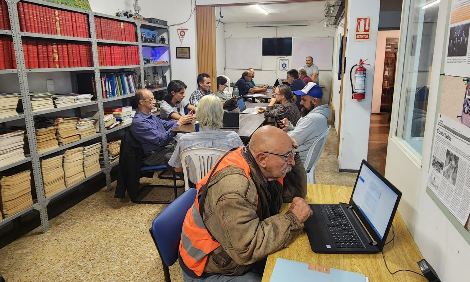 imagen ilustrativa de mesa de examen